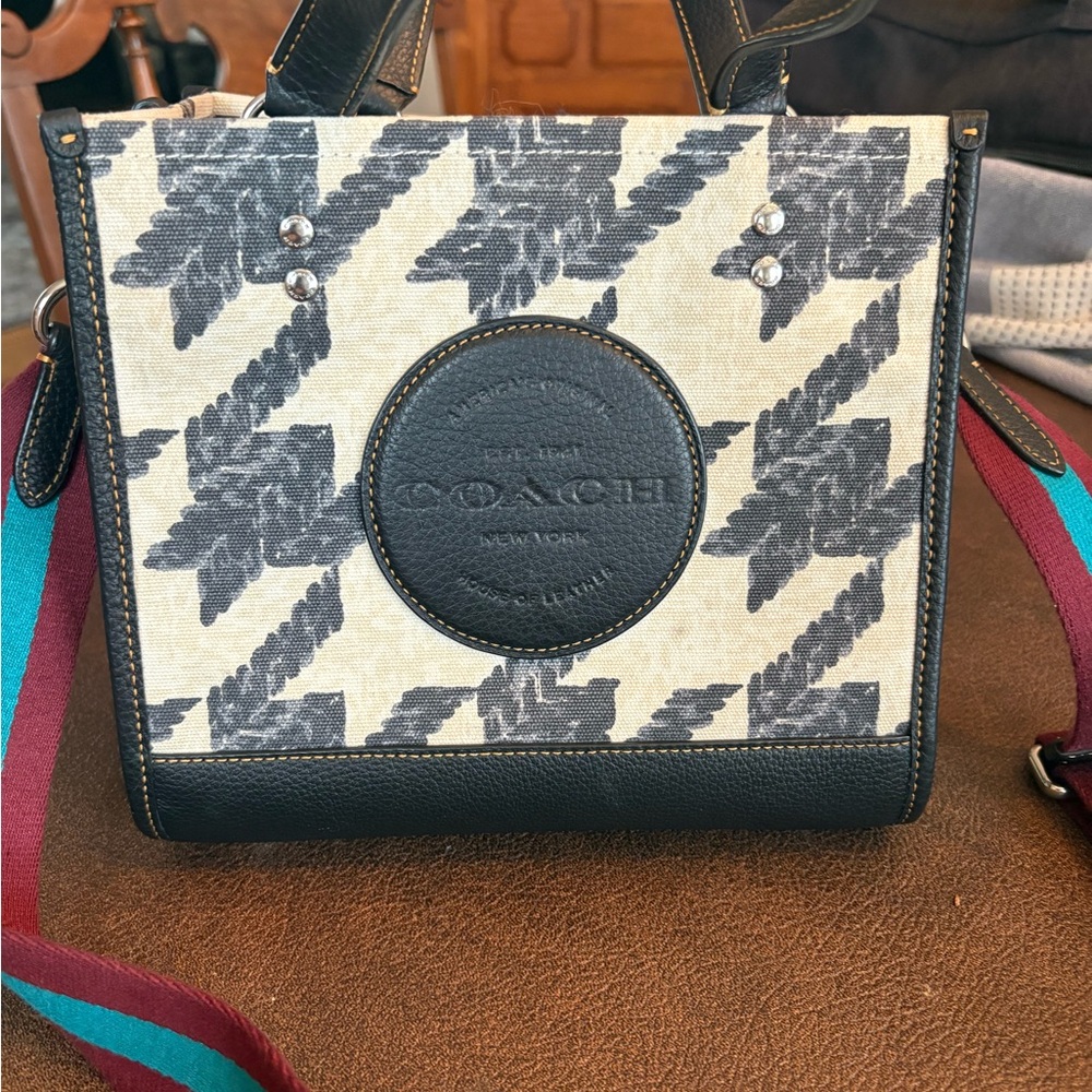 COACH CJ623 Dempsey Tote 22 Canvas & Leather Houndstooth Print Patch Cream